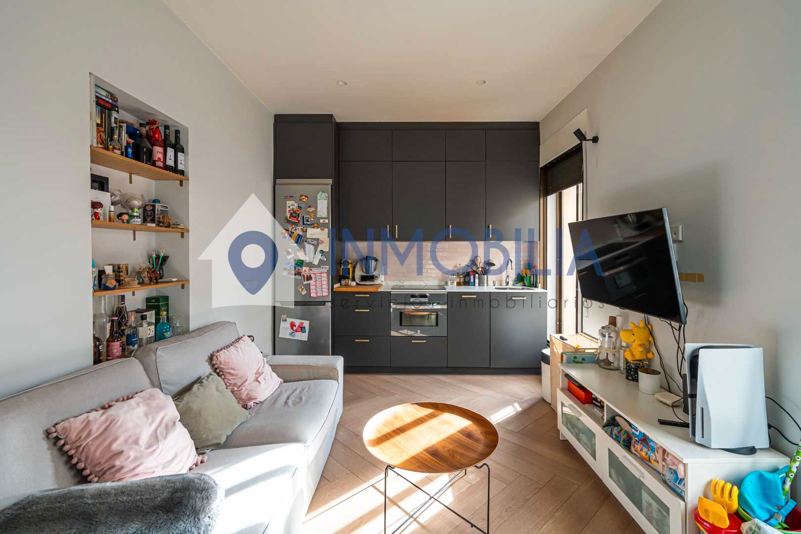 Living room of Flat for sale in  Madrid Capital  with Air Conditioner, Heating and Balcony