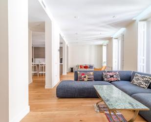 Sala d'estar de Apartament en venda en  Madrid Capital amb Aire condicionat, Calefacció i Terrassa