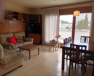 Sala d'estar de Casa adosada en venda en Gurb amb Aire condicionat, Terrassa i Balcó