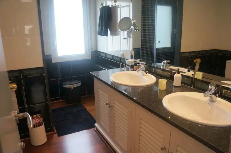 Baño de Casa o chalet en venta en Castell d'Aro, Platja d'Aro i s'Agaró con Aire acondicionado, Calefacción y Jardín privado