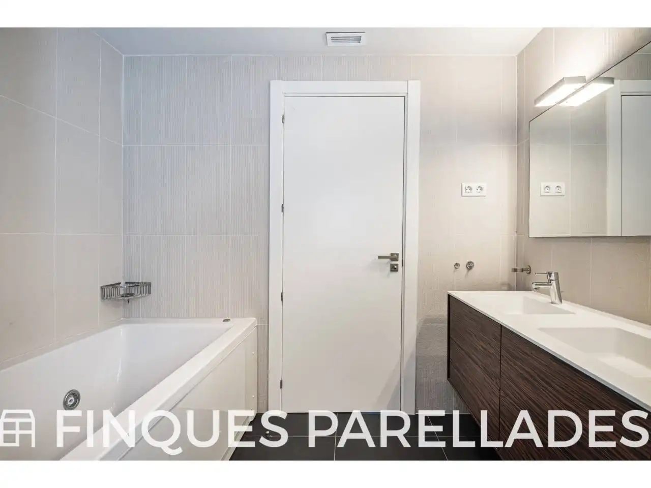 Baño de Piso en venta en Sitges con Aire acondicionado, Calefacción y Jardín privado