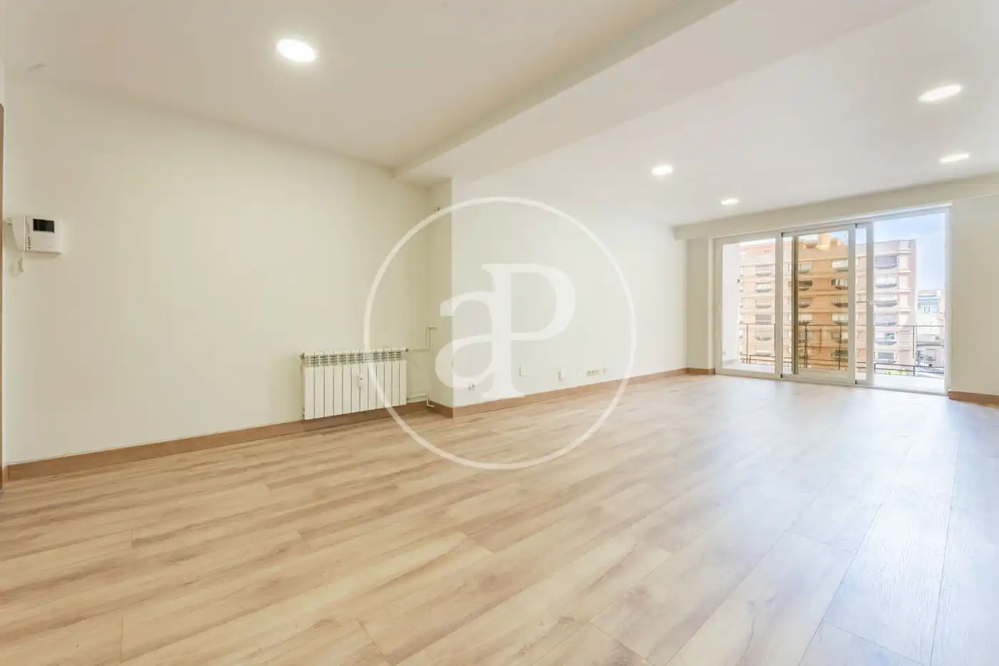 Living room of Flat for sale in  Madrid Capital  with Air Conditioner, Heating and Terrace