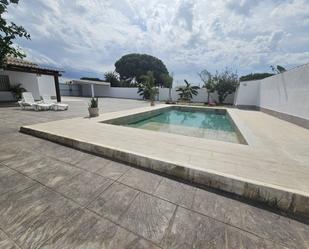 Piscina de Casa o xalet de lloguer en Chiclana de la Frontera amb Aire condicionat, Jardí privat i Terrassa