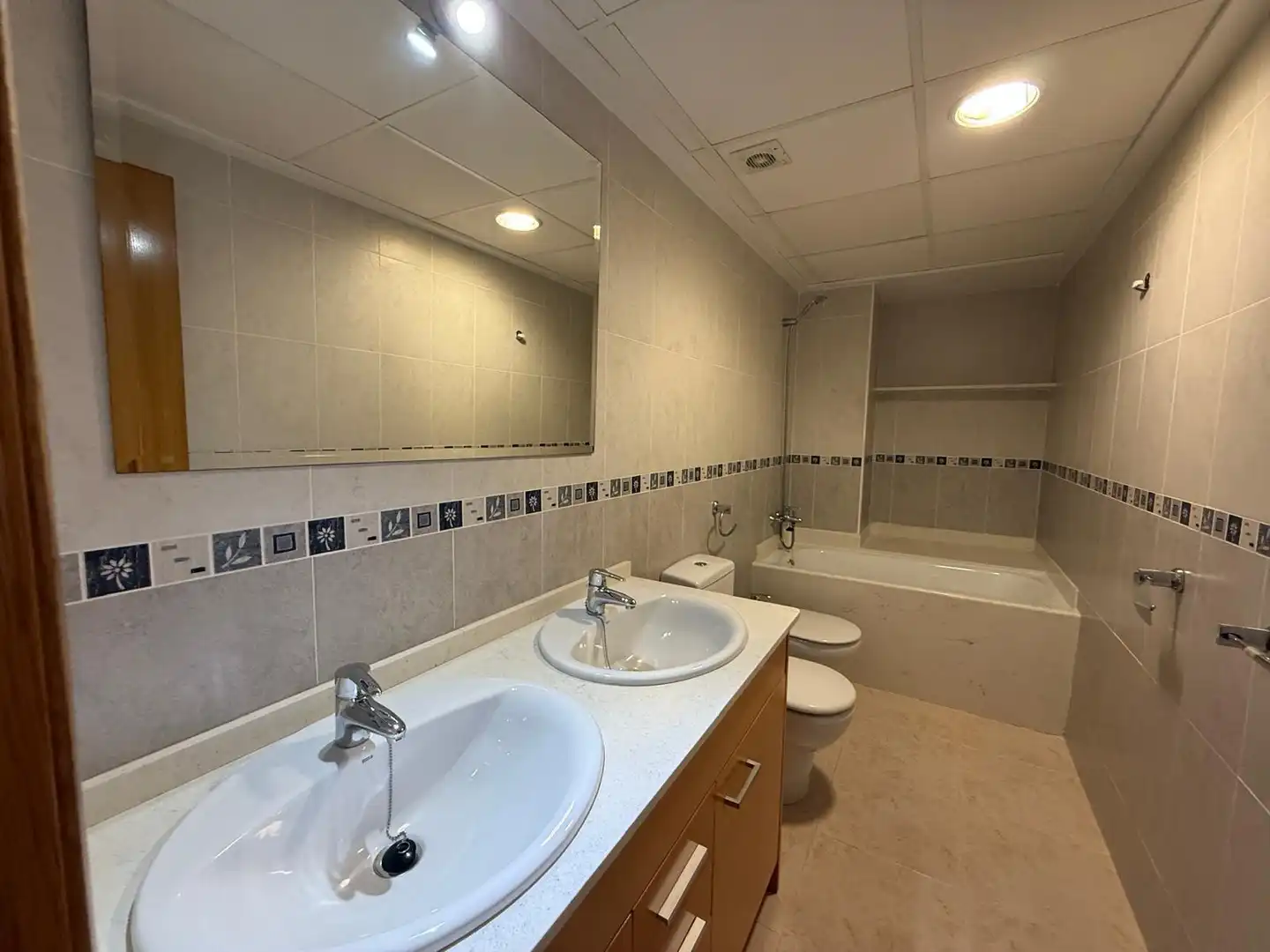 Bathroom of Flat for rent in Elche / Elx  with Furnished