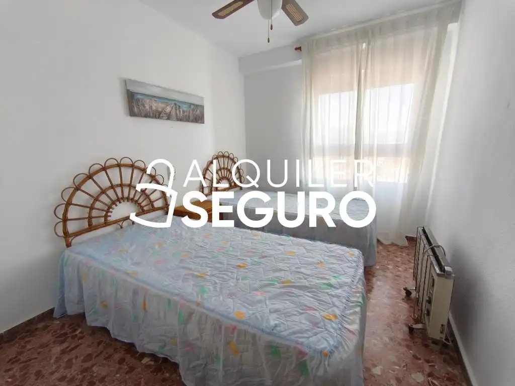 Habitación de Ático de alquiler en El Campello con Terraza y Amueblado