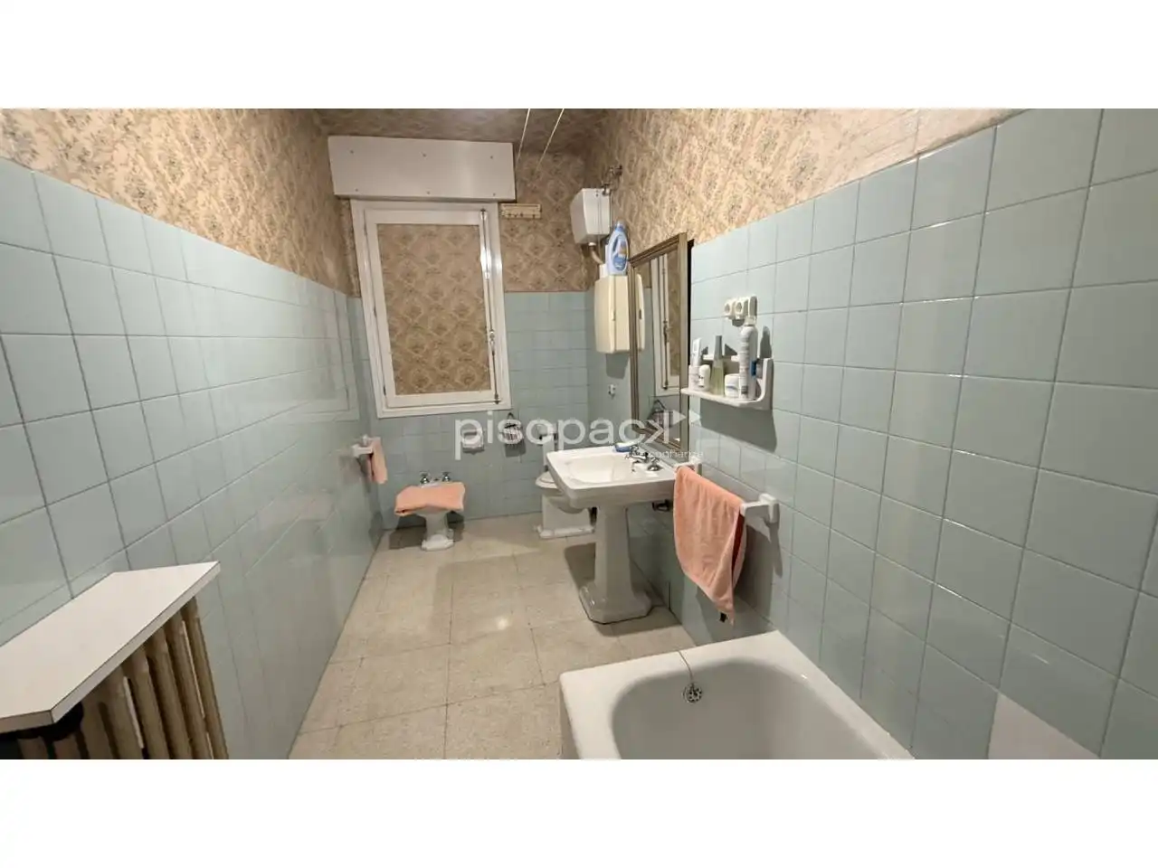 Bathroom of Flat for sale in  Pamplona / Iruña  with Heating, Parquet flooring and Storage room