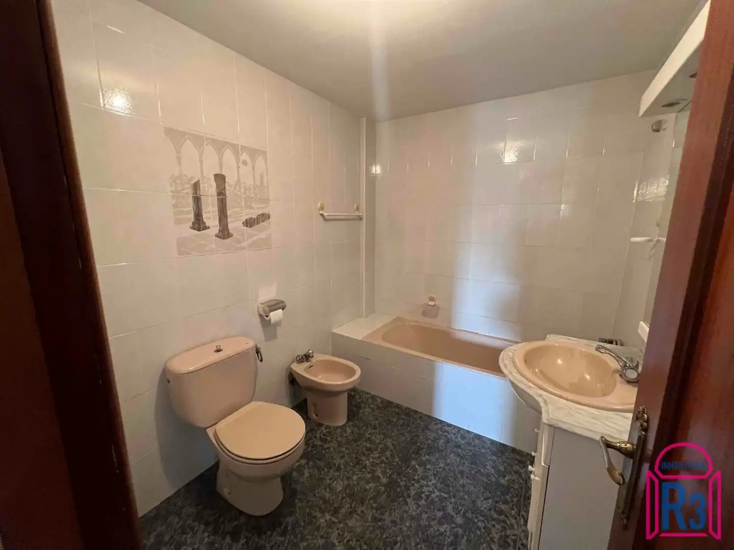 Bany de Apartament en venda en San Andrés del Rabanedo amb Calefacció i Traster