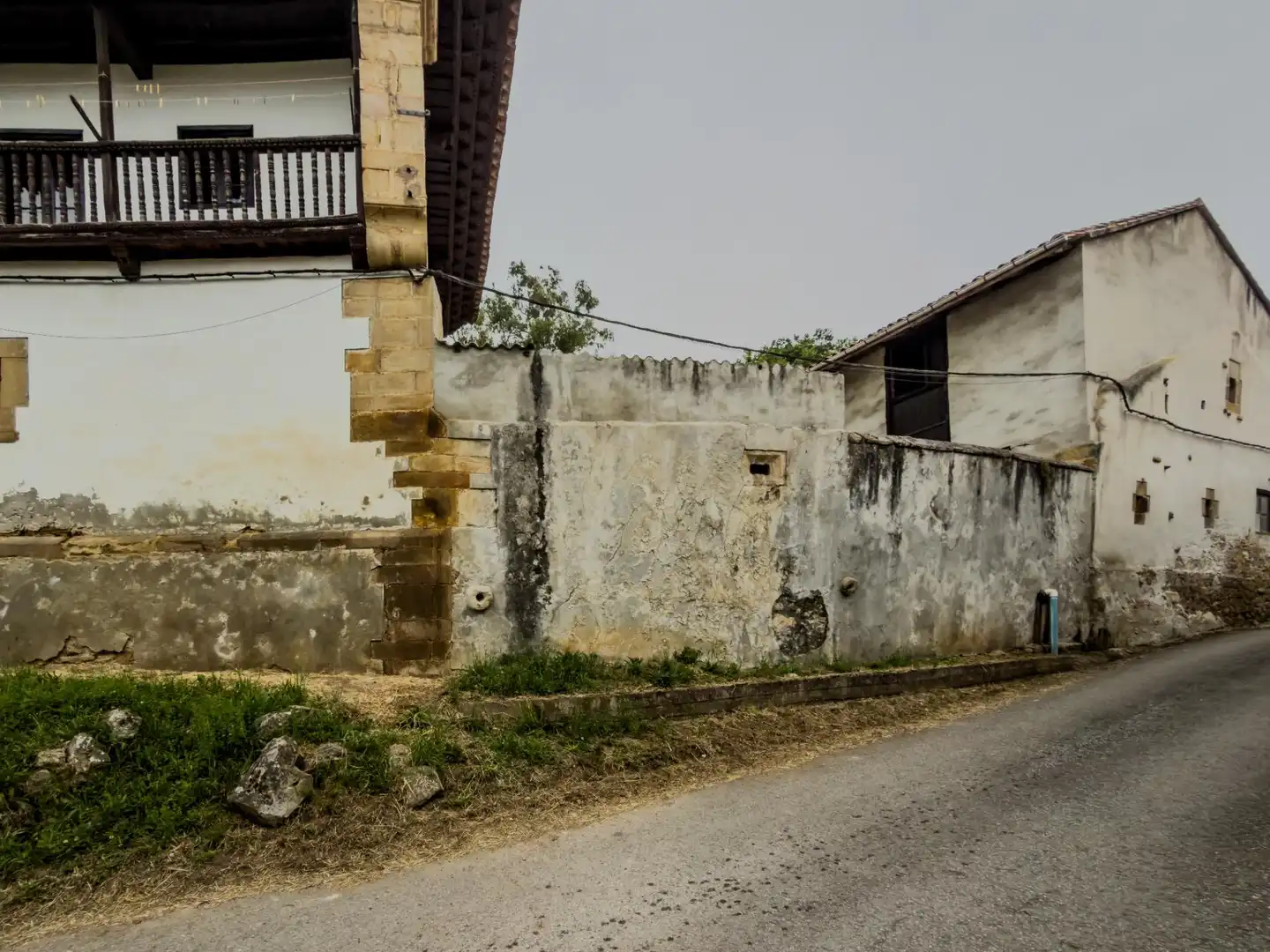 Vista exterior de Casa o xalet en venda en Alfoz de Lloredo amb Jardí privat, Terrassa i Balcó