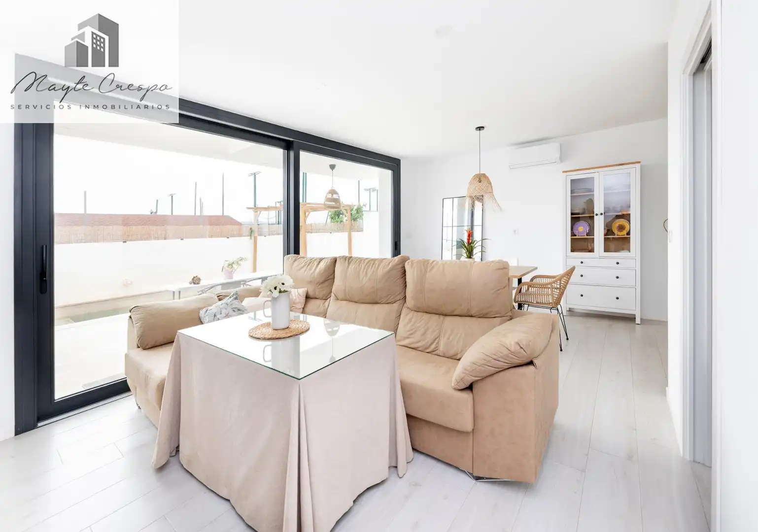 Sala de estar de Casa o chalet en venta en La Zubia con Terraza y Piscina