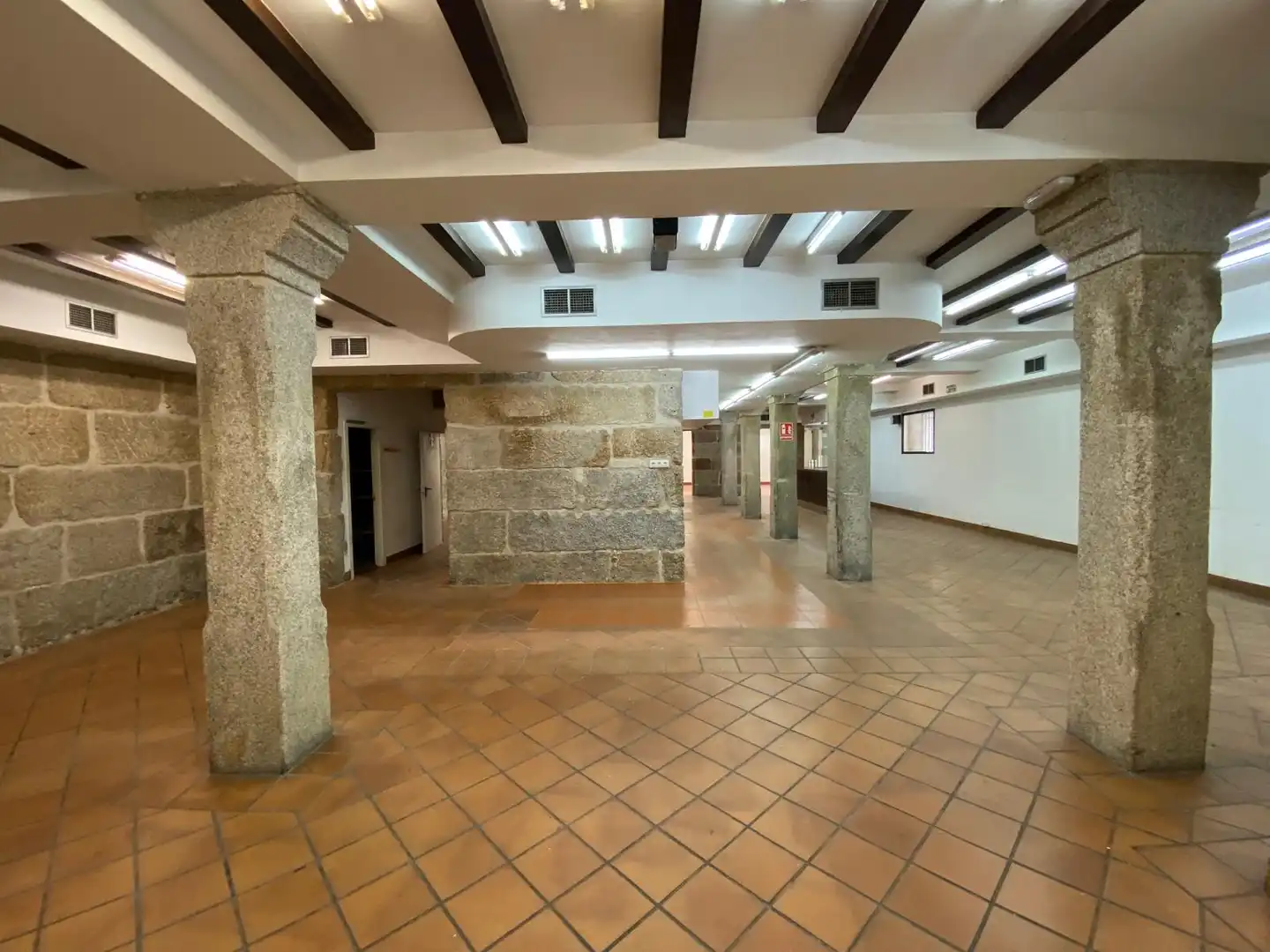 Local de alquiler en Ourense Capital  con Calefacción, Terraza y Amueblado