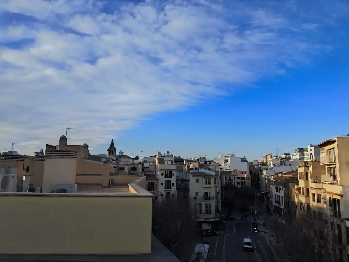 Außenansicht von Wohnung zum Verkauf in  Palma de Mallorca mit Klimaanlage