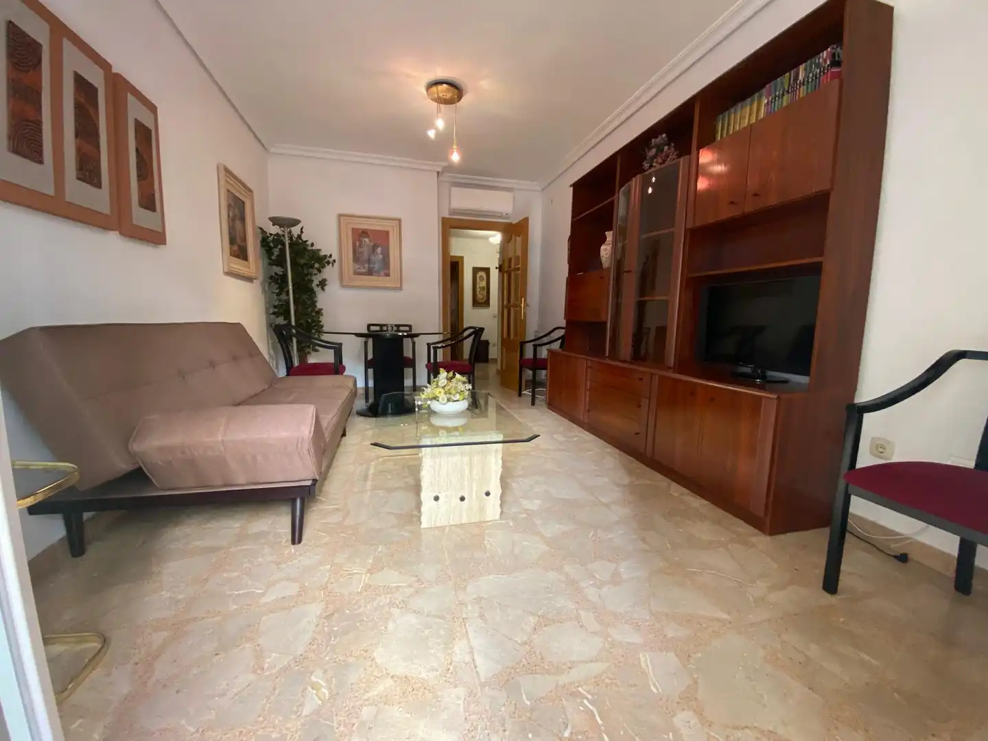 Sala de estar de Apartamento de alquiler en  Albacete Capital con Aire acondicionado, Calefacción y Amueblado