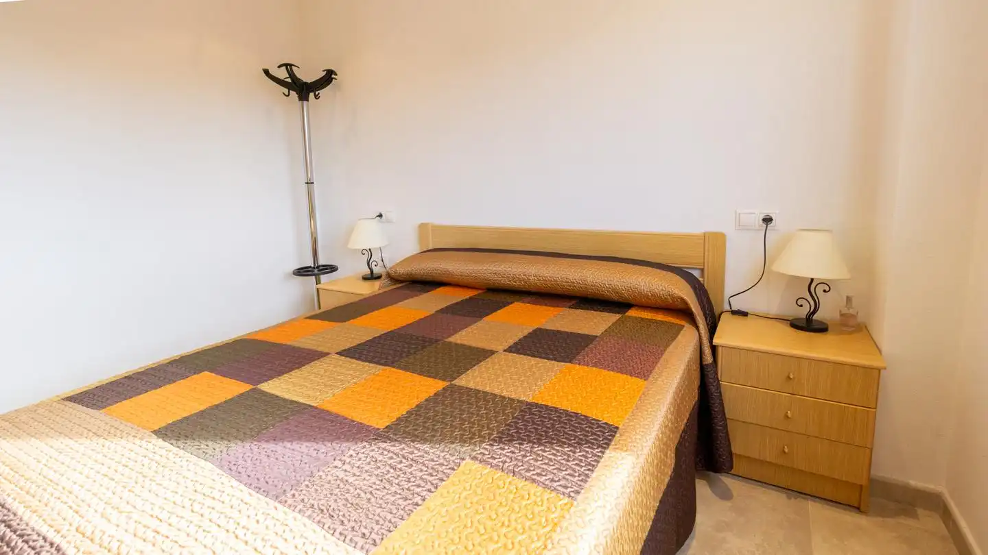 Schlafzimmer von Wohnung zum Verkauf in Santa Pola mit Klimaanlage, Terrasse und Schwimmbad