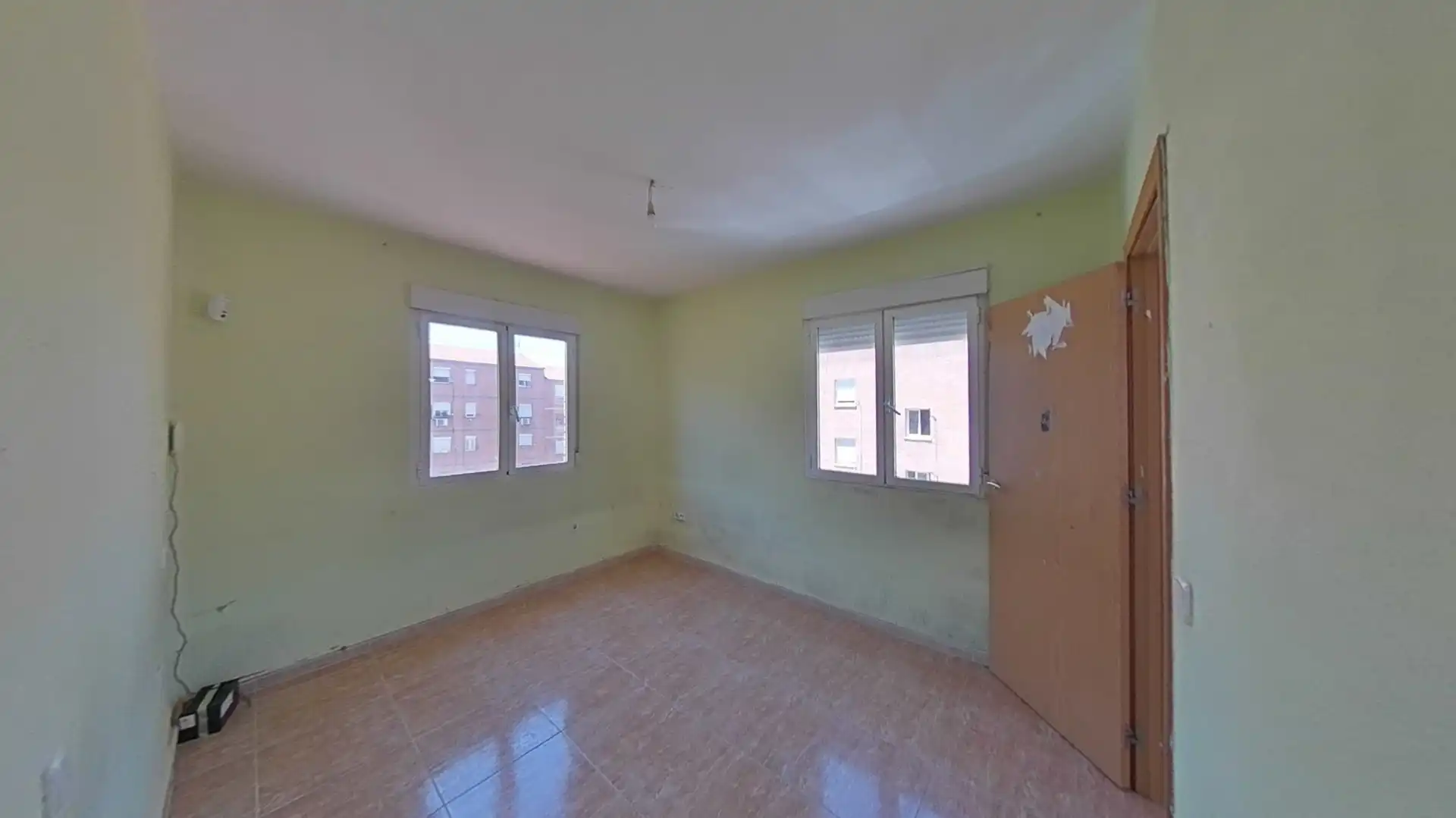 Habitación de Piso en venta en Madrid con Balcón