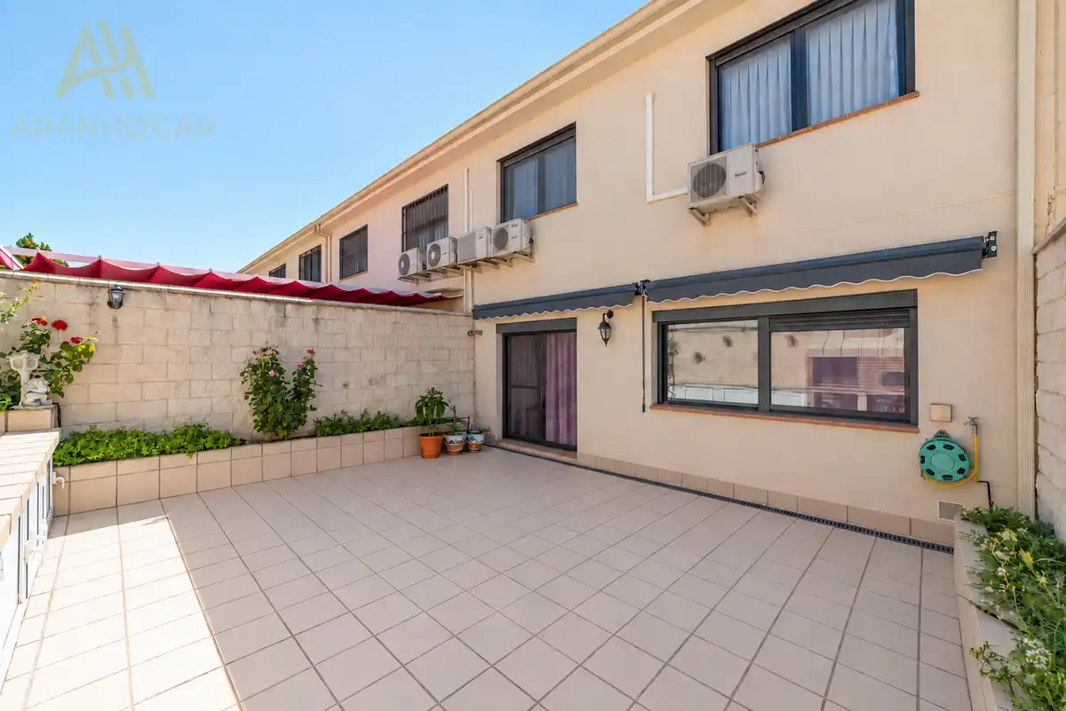 Detached house with terrace for sale in Calle de Islas Galapagos, imagen 2