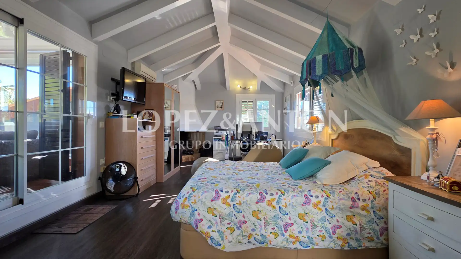Schlafzimmer von Haus oder Chalet zum Verkauf in L'Eliana mit Klimaanlage, Heizung und Privatgarten