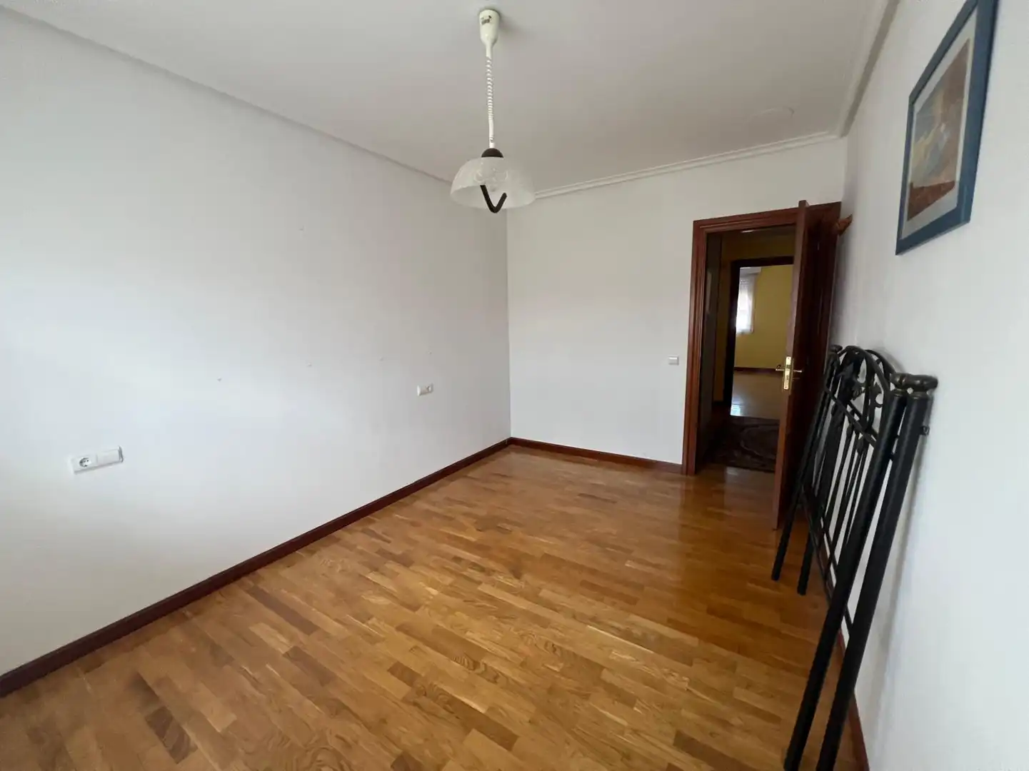 Habitación de Piso en venta en  Logroño con Calefacción, Parquet y Terraza
