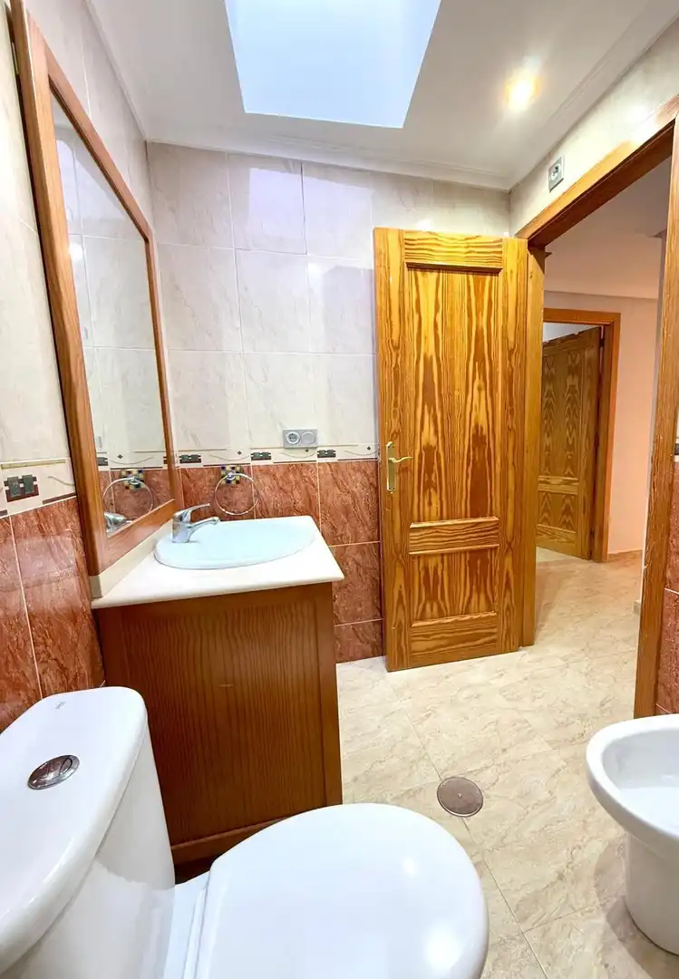 Badezimmer von Wohnung zum Verkauf in Orihuela mit Terrasse, Abstellraum und Balkon