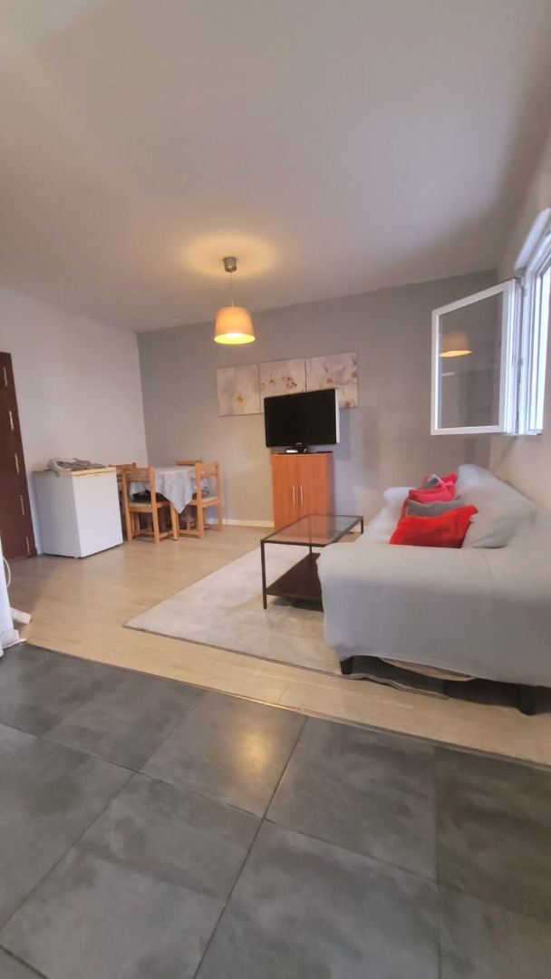 Sala d'estar de Pis en venda en  Madrid Capital amb Calefacció, Terrassa i Moblat