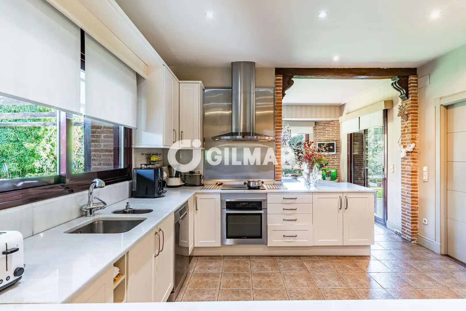 Chalet con piscina en venta en Zona Monte El Pilar, imagen 2