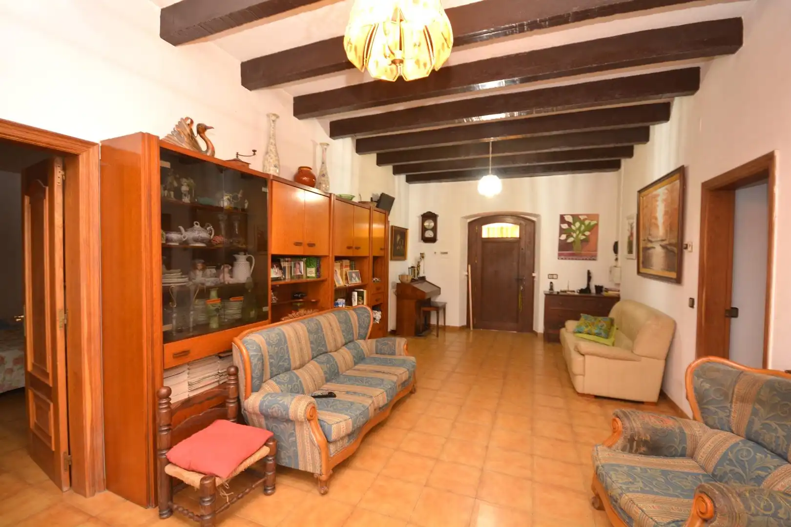 Sala de estar de Finca rústica en venta en Borrassà con Aire acondicionado, Calefacción y Jardín privado