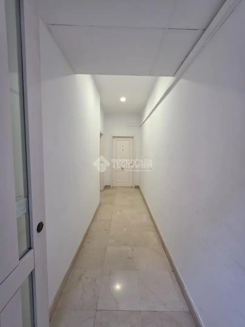 Flat for sale in Sevilla  with Air Conditioner