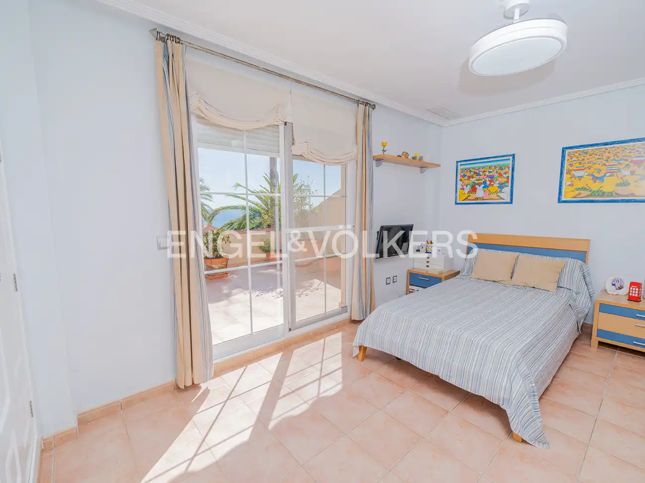 Dormitori de Casa o xalet en venda en Alicante / Alacant amb Aire condicionat, Calefacció i Jardí privat