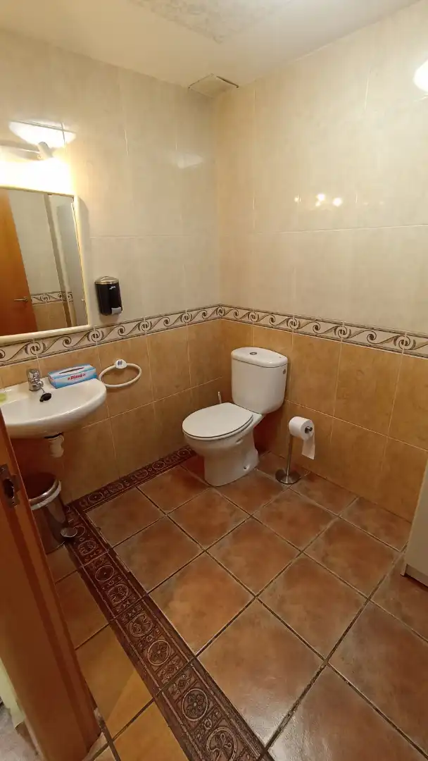 Baño de Local en venta en Lleida con Aire acondicionado, Calefacción y Parquet