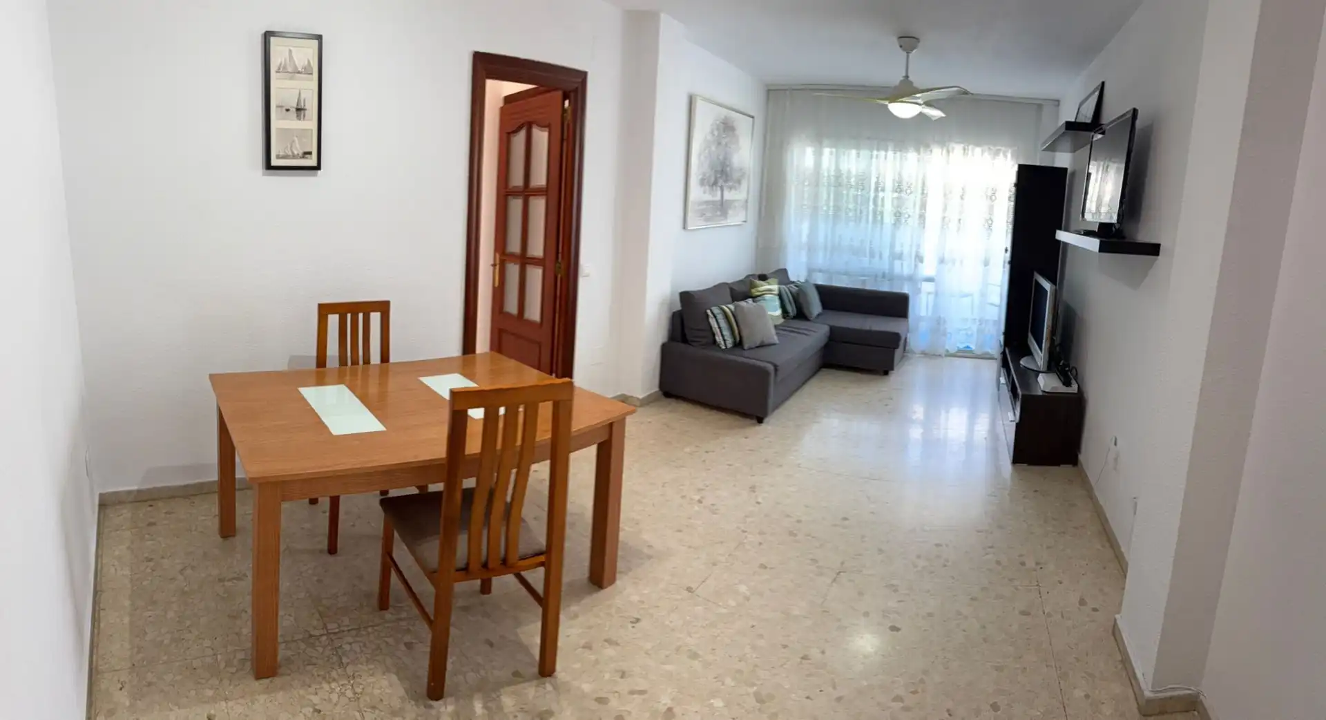 Sala d'estar de Apartament en venda en Torremolinos amb Aire condicionat, Terrassa i Traster