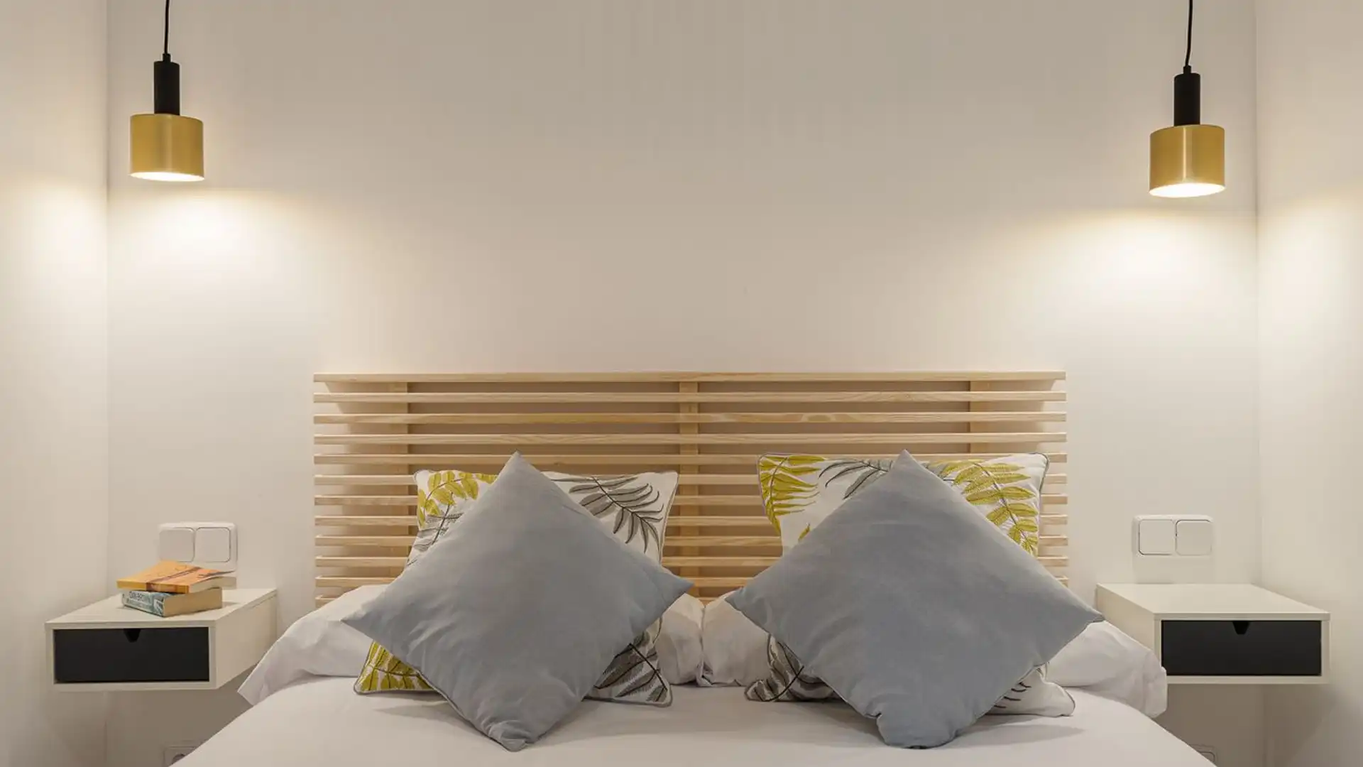 Bedroom of Apartments for rent in  Barcelona Capital  with Furnished and Pets allowed