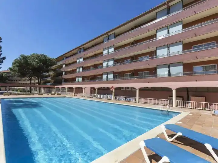 Piscina de Apartamento de alquiler en L'Estartit con Aire acondicionado, Calefacción y Terraza