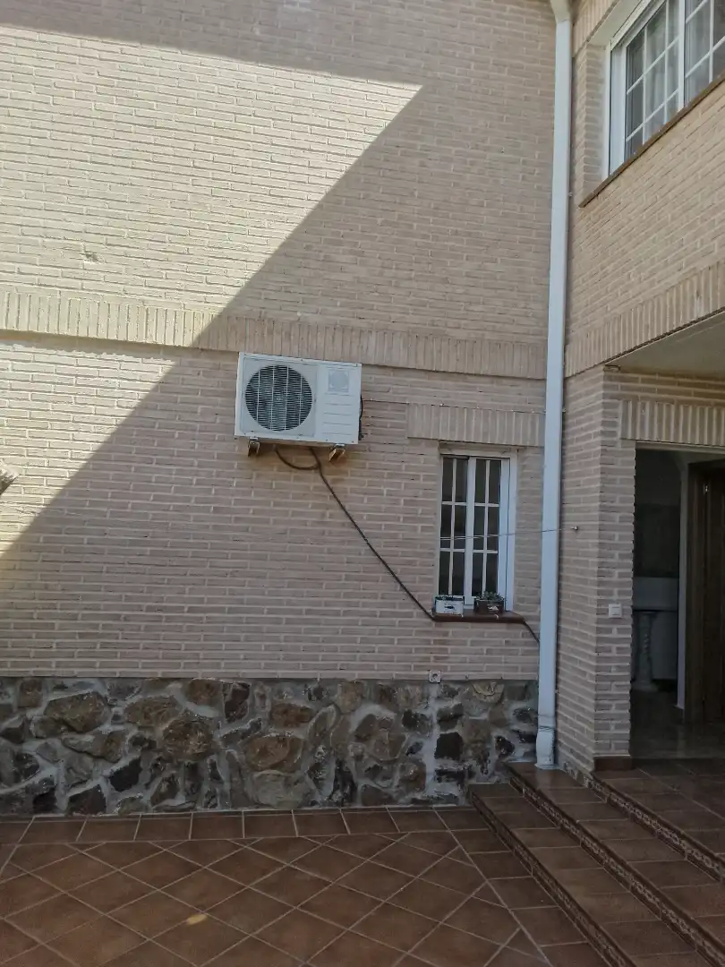 Vista exterior de Casa o xalet de lloguer en Escalona amb Aire condicionat, Jardí privat i Terrassa