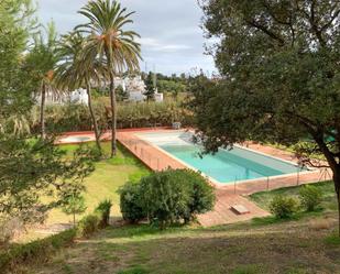 Swimming pool of Flat for sale in Estepona  with Air Conditioner, Terrace and Balcony