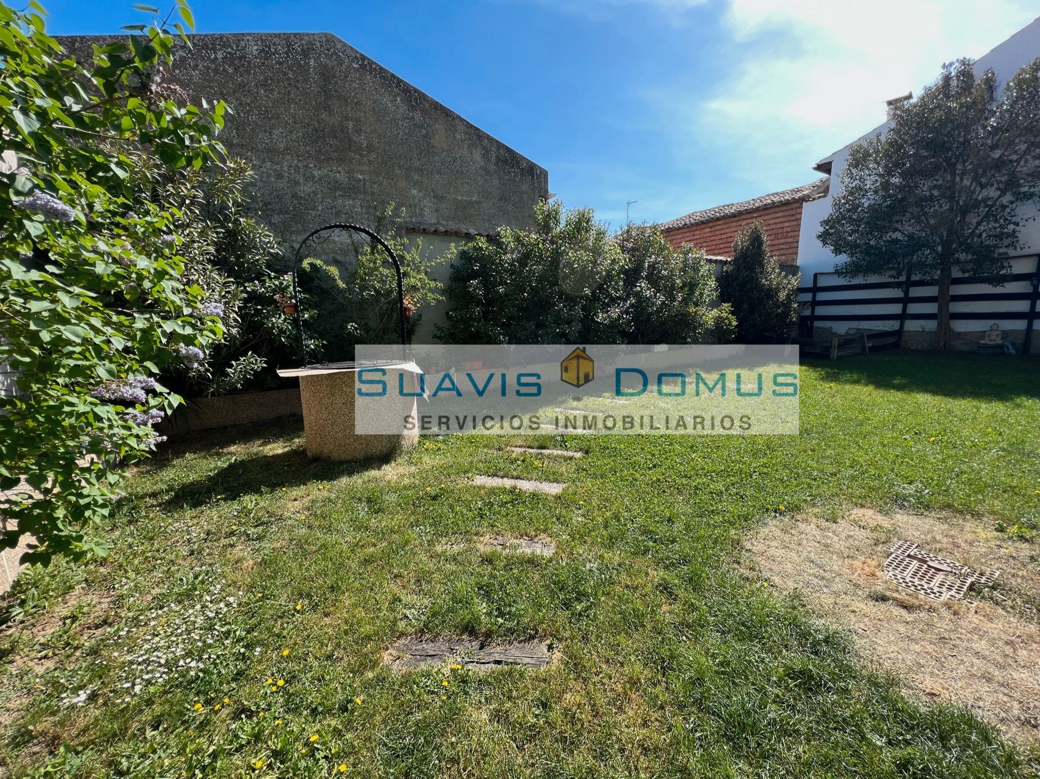 Finca rústica en venda en Husillos  amb Jardí privat, Traster i Forn