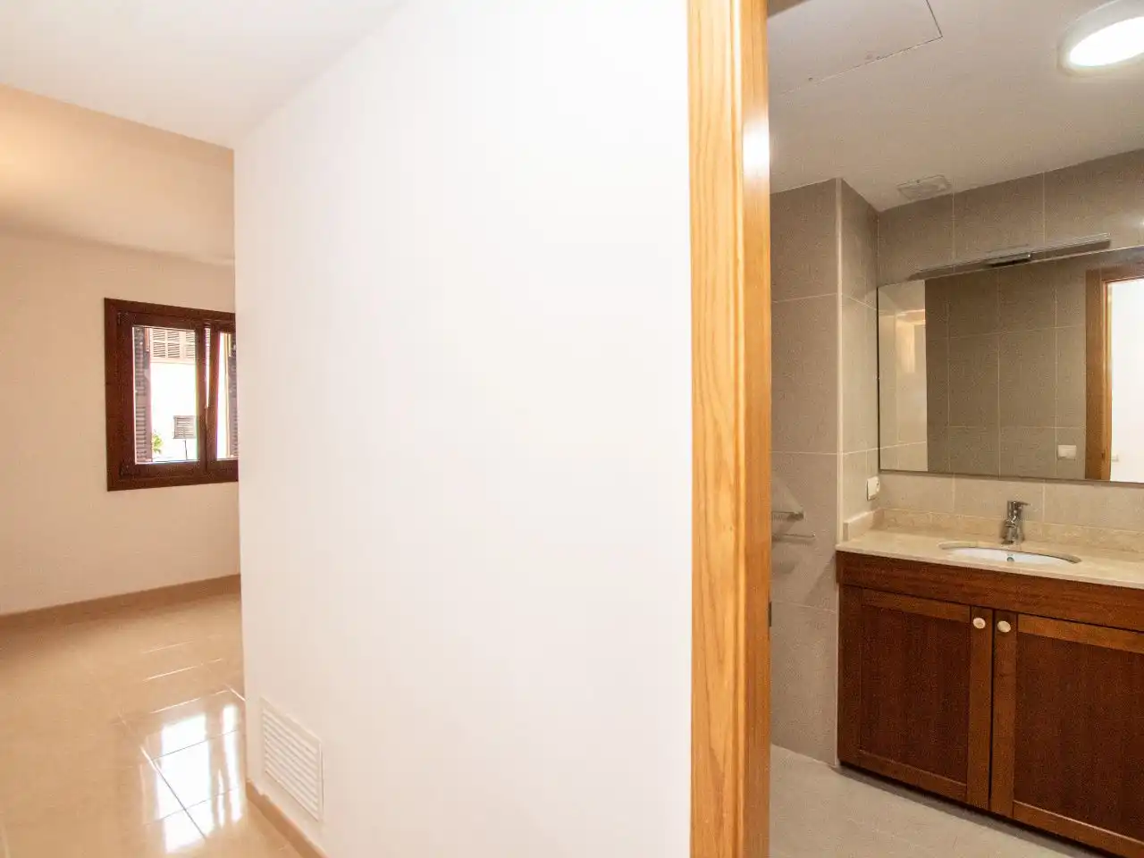 Ground floor to rent in Arnau Rigo Francisá 9, imagen 4