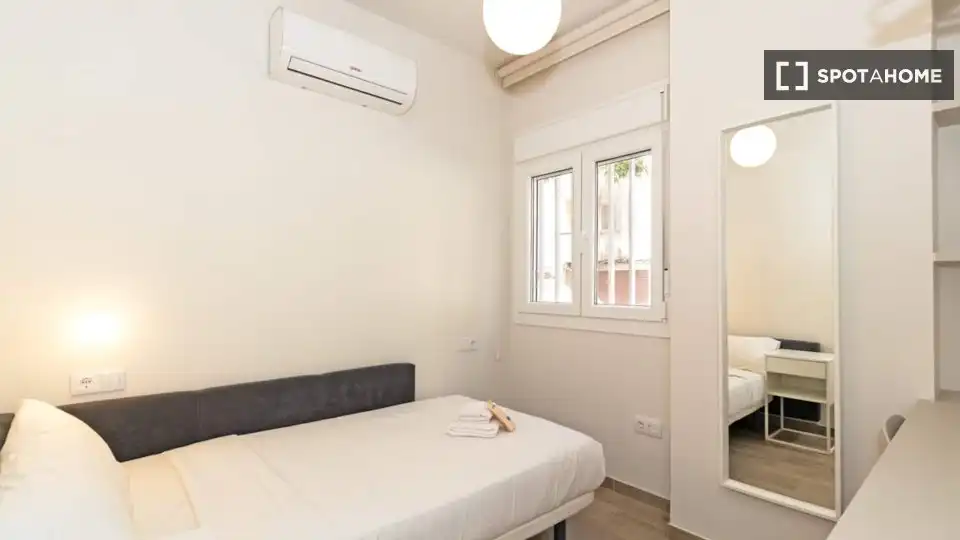 Habitación de Piso de alquiler en Valencia con Aire acondicionado, Calefacción y Amueblado