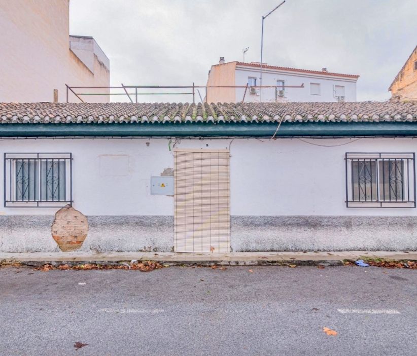 Vista exterior de Casa adosada en venta en La Zubia con Terraza y Piscina