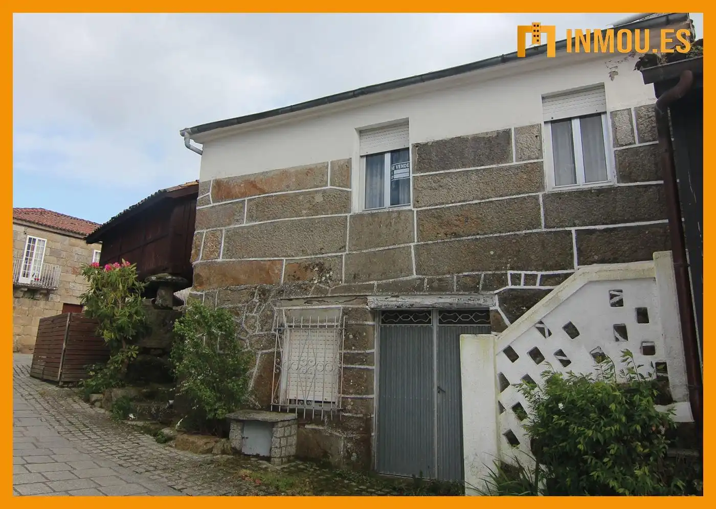 Außenansicht von Einfamilien-Reihenhaus zum Verkauf in Celanova mit Privatgarten
