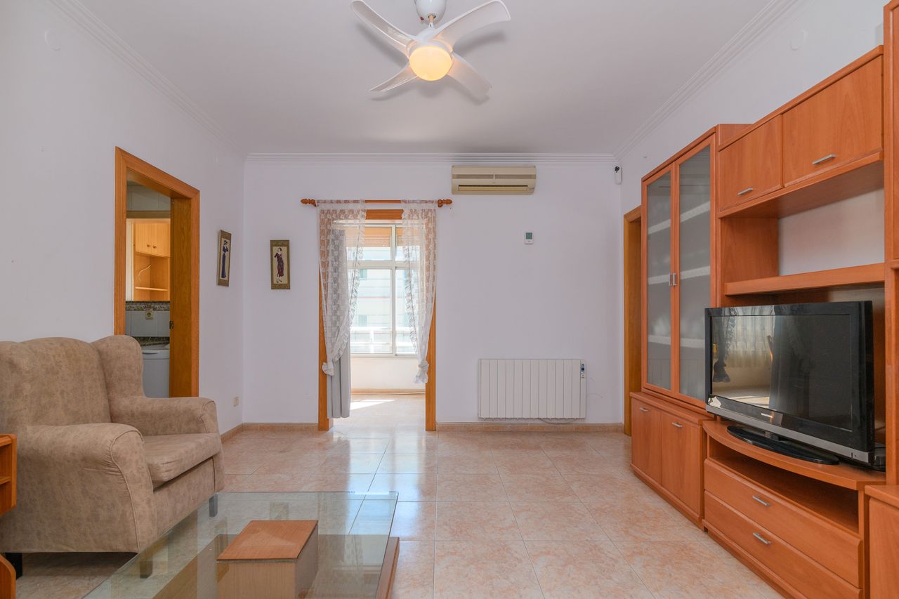 Piso en venta en Cornellà de Llobregat con Aire acondicionado, Calefacción y Horno