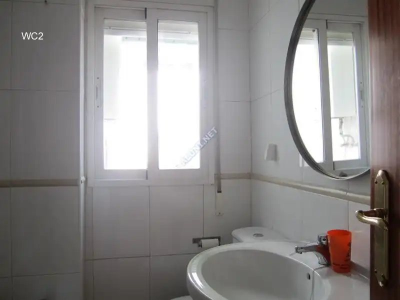 Baño de Piso de alquiler en Granada con Aire acondicionado, Calefacción y Amueblado