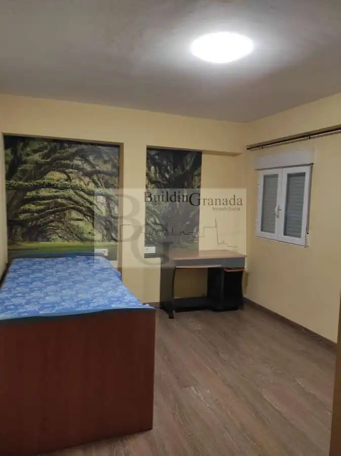Habitación de Ático de alquiler en Granada con Calefacción, Amueblado y Microondas