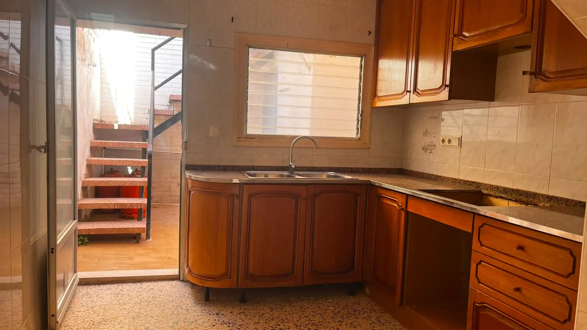 Küche von Einfamilien-Reihenhaus zum Verkauf in Cambrils mit Terrasse, Abstellraum und Alarm