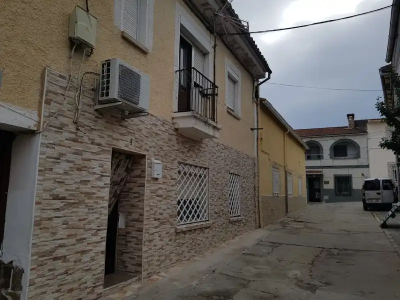 Vista exterior de Planta baja en venta en Plasencia con Aire acondicionado y Jardín privado