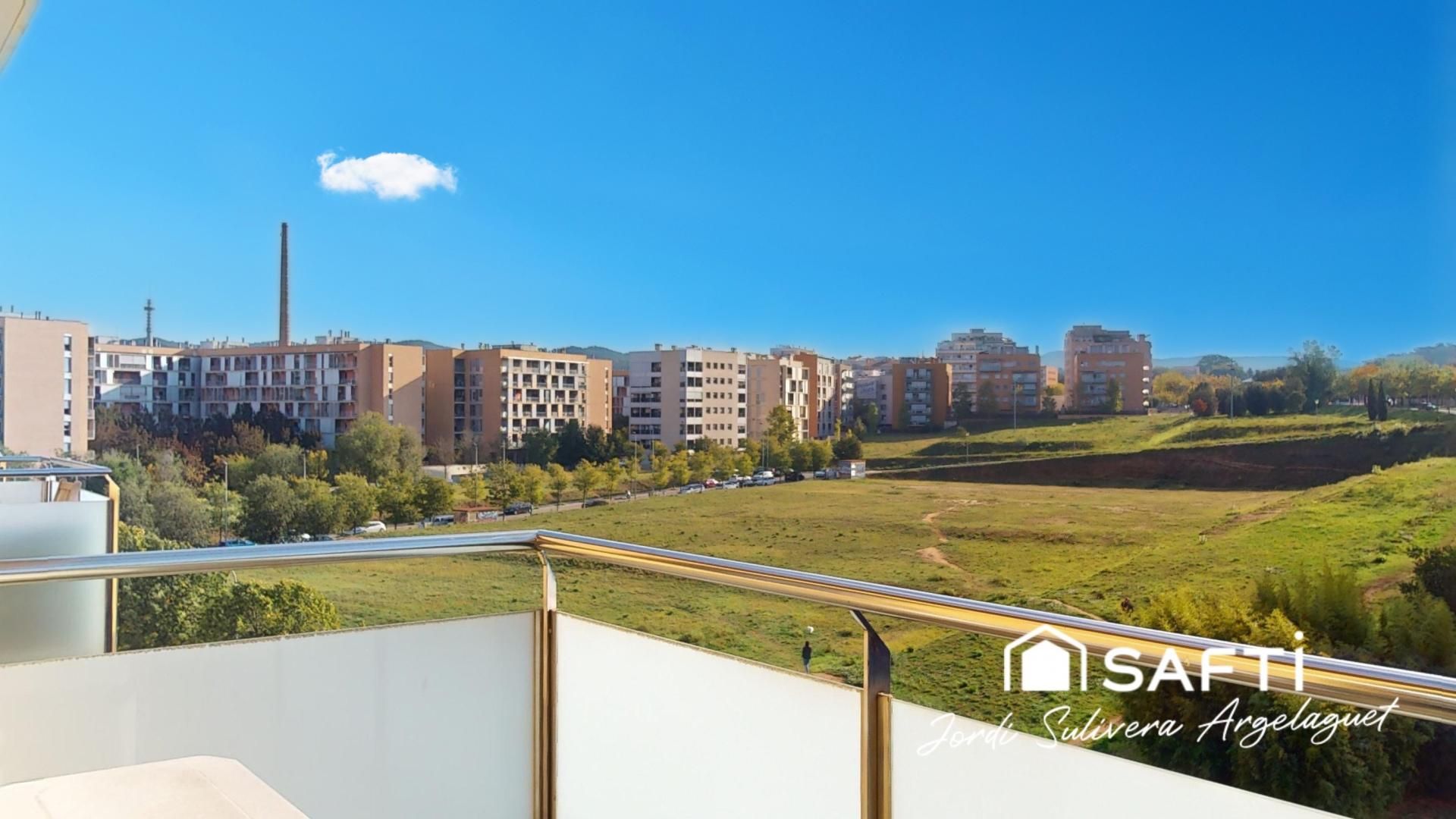 Vista exterior de Dúplex en venta en Girona Capital con Aire acondicionado y Balcón
