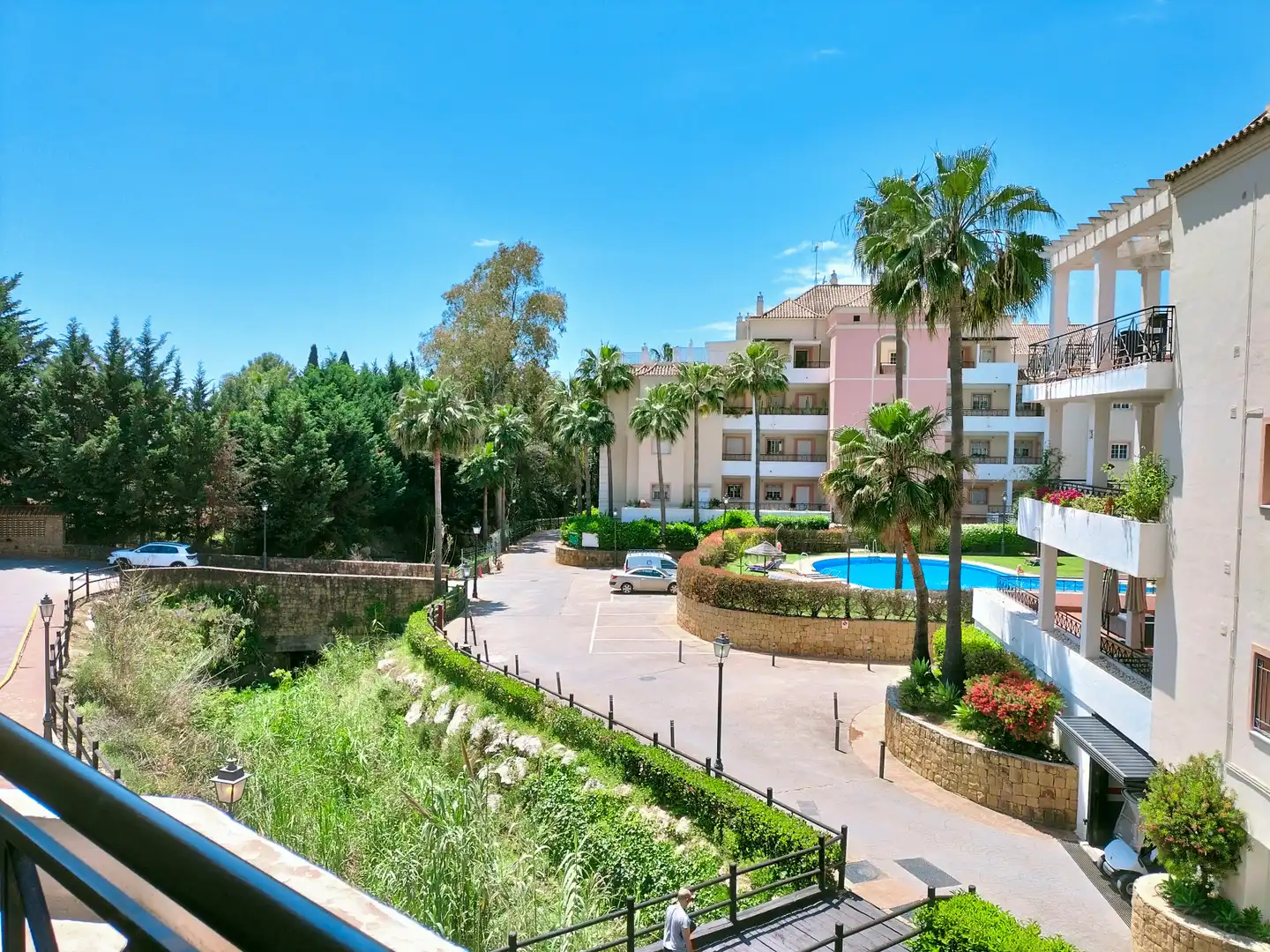 Exterior view of Flat for sale in Marbella  with Air Conditioner, Terrace and Storage room