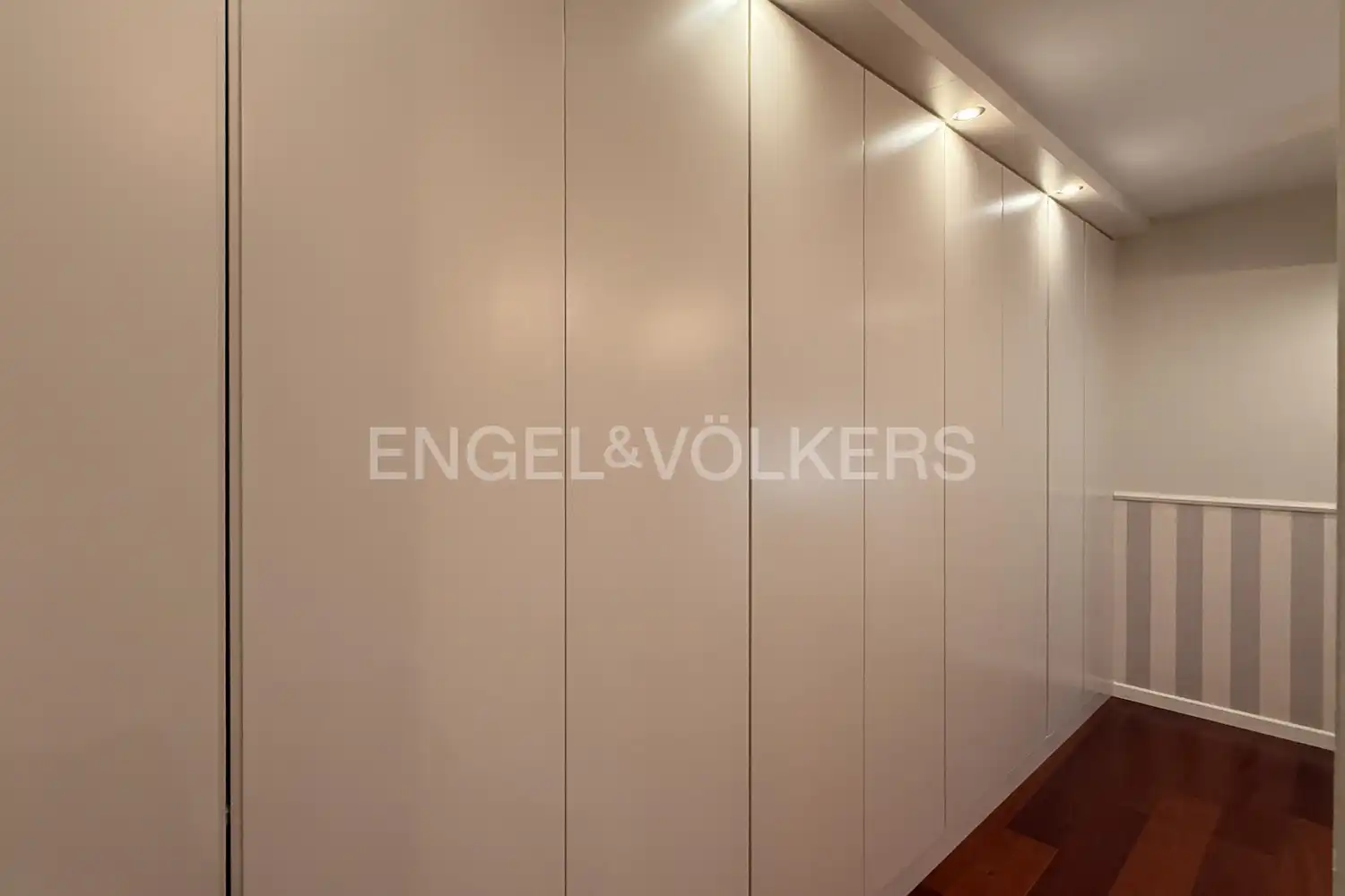 Flat for rent in Paterna  with Air Conditioner, Heating and Parquet flooring