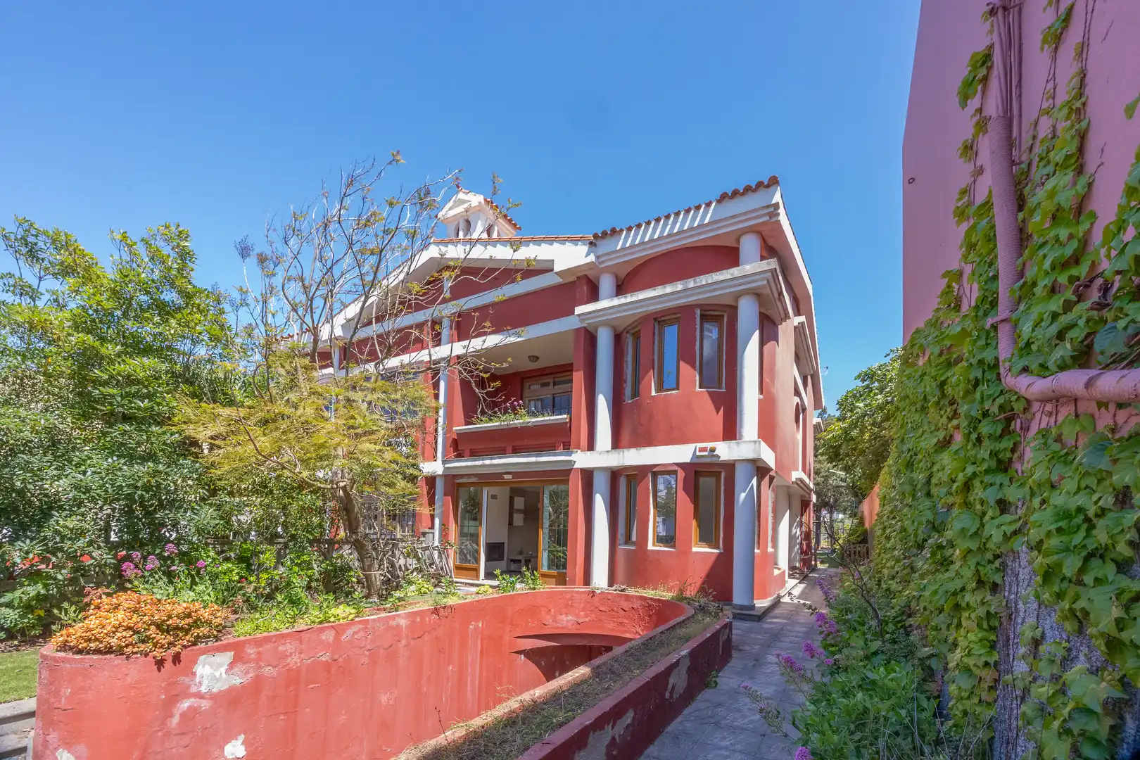 Vista exterior de Casa adosada en venda en Santa Brígida amb Jardí privat, Traster i Balcó
