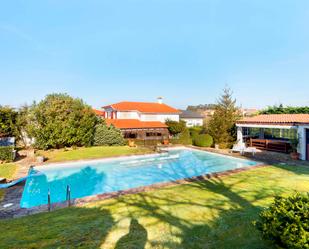 Piscina de Casa o xalet en venda en Oleiros amb Piscina