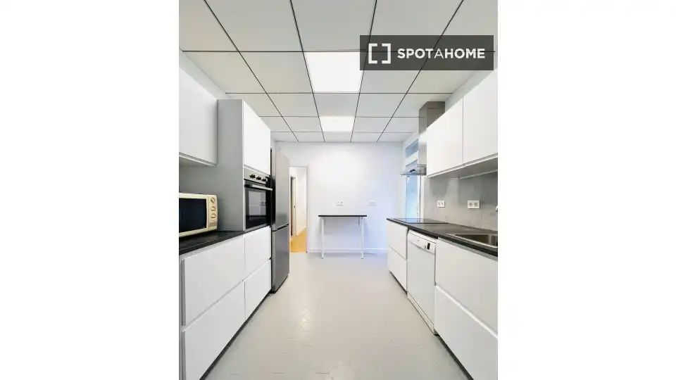 Kitchen of Flat for share in Sur