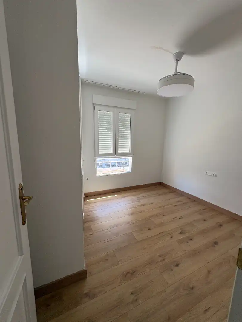 Schlafzimmer von Wohnung zur Miete in Málaga mit Gemeinschaftspool